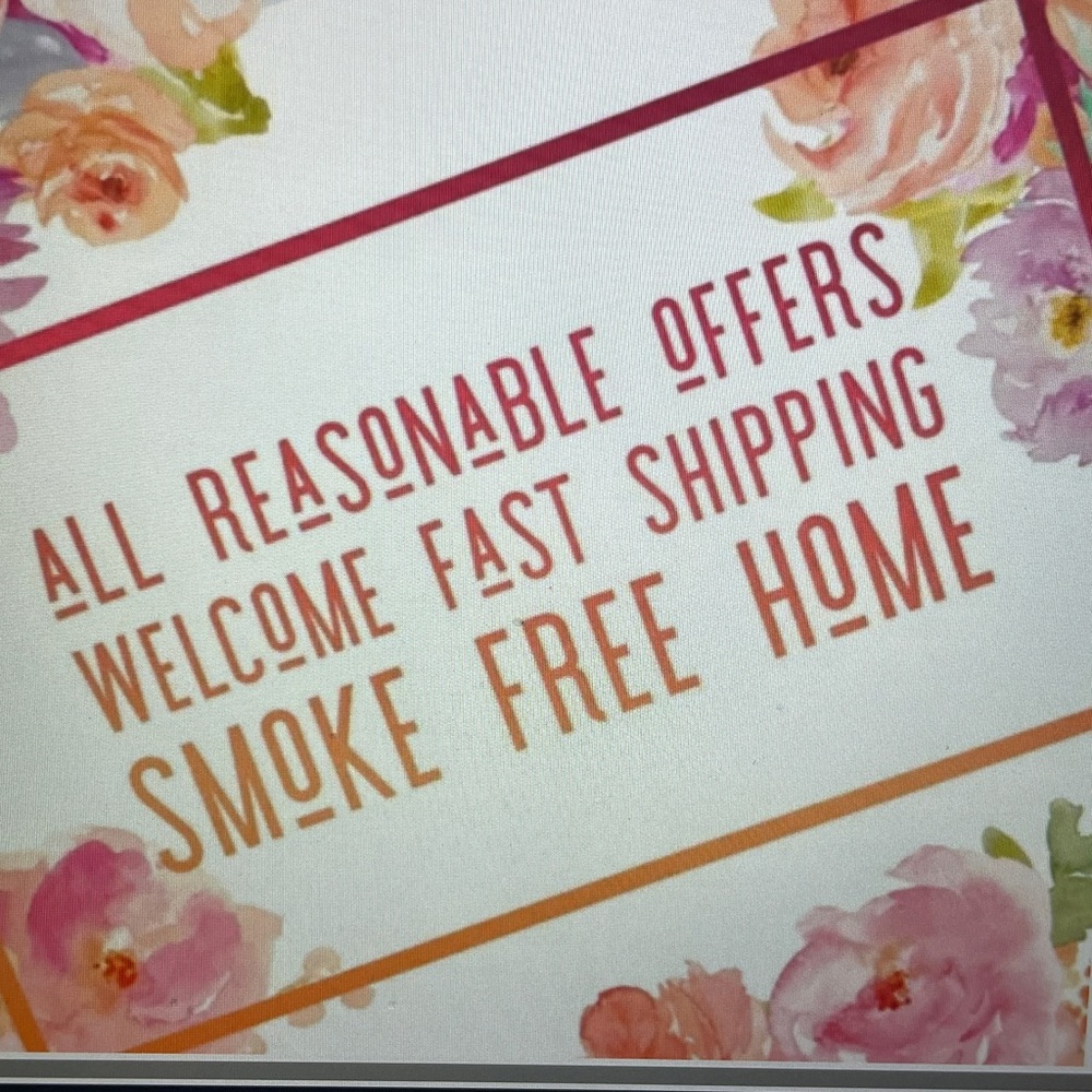 All reasonable offers welcome!
Fast shipping! 
Smoke & pet free home! 
5 ⭐️’s